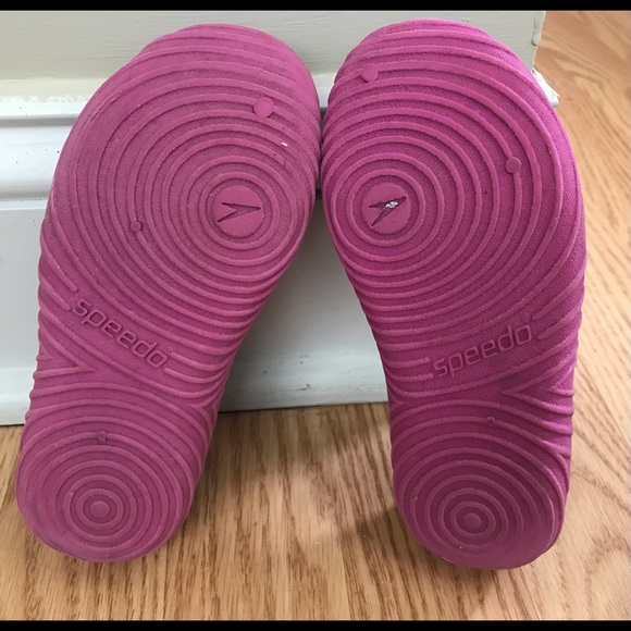 Speedo toddler girls sz L 9/10 water shoes. Black w/ pink soles and accents - Picture 5 of 5